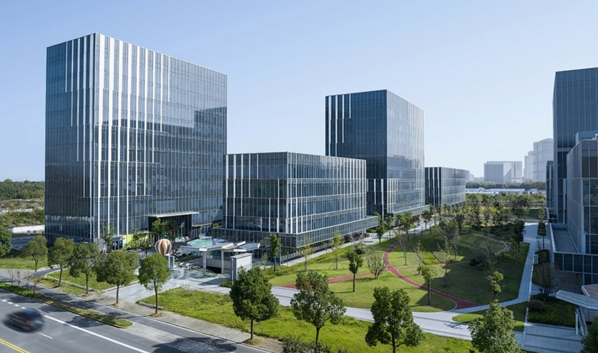 冬季室內(nèi)溫度 20°C，夏季室內(nèi)溫度 25℃，熱回收效率 70%，實現(xiàn)了節(jié)能減排與建筑舒適性的統(tǒng)一